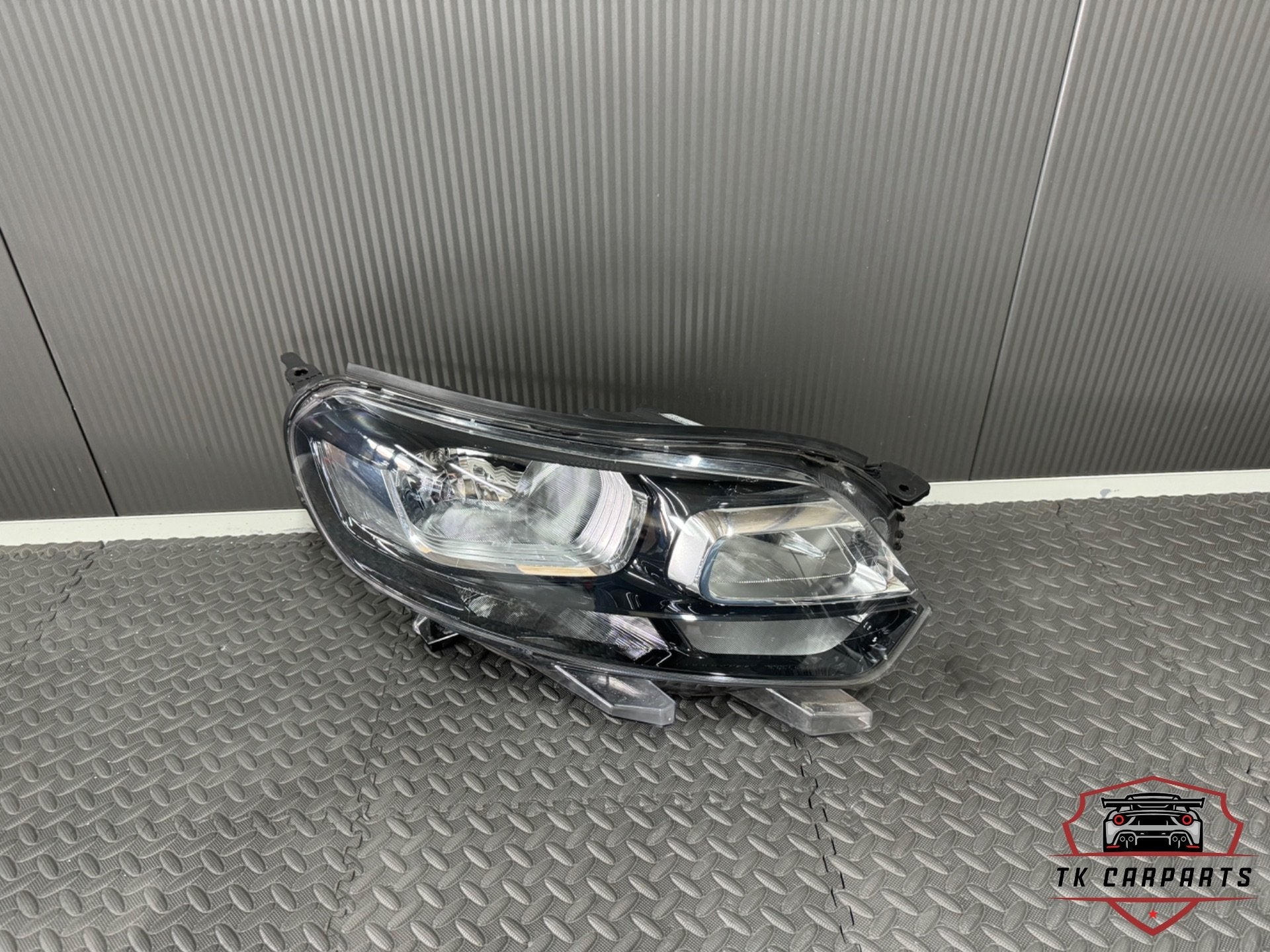 Phare Opel Vivaro/Citroen Jumpy Expert 9808567680, Opel Automobile GmbH, Opel, Bahnhofsplatz 1
65423  Russelsheim am Main, DE