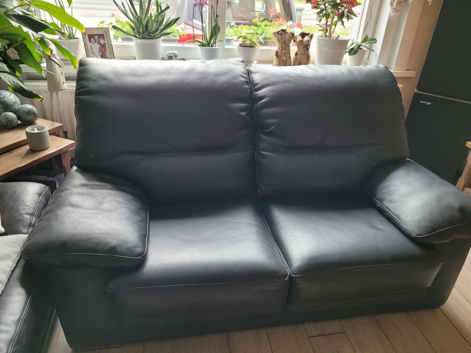 Te koop lederen 2 zit in heel goede staat!!!, Huis en Inrichting, Ophalen, Zo goed als nieuw