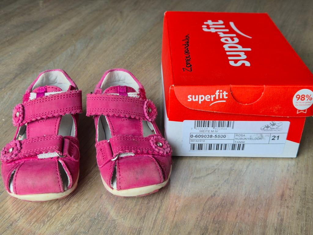 Roze sandalen, Ophalen, Meisje