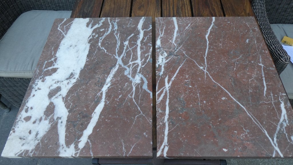 Deux tablettes en marbre., Enlèvement
