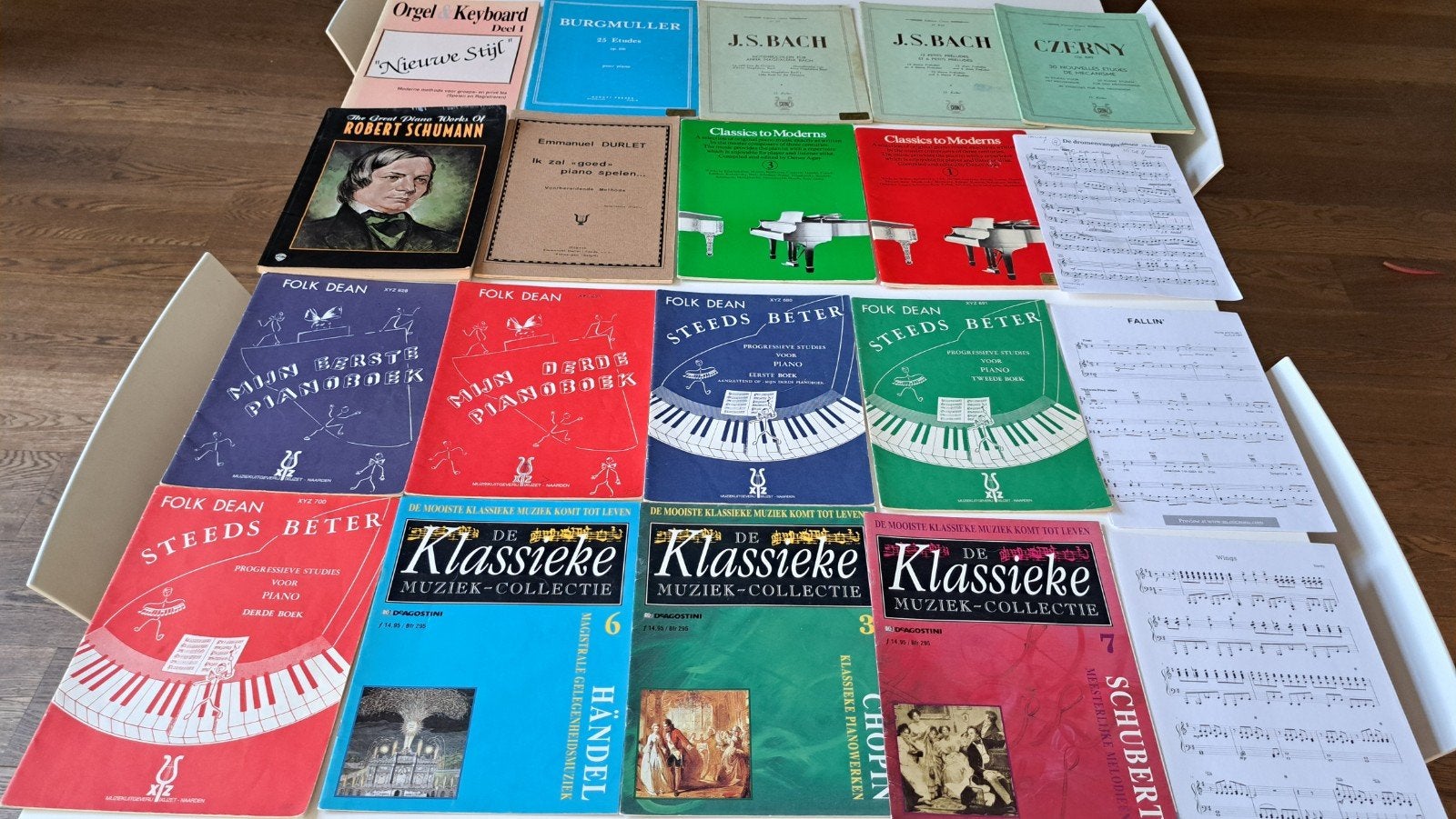 17 pianoboeken en 3 partituren, Ophalen of Verzenden