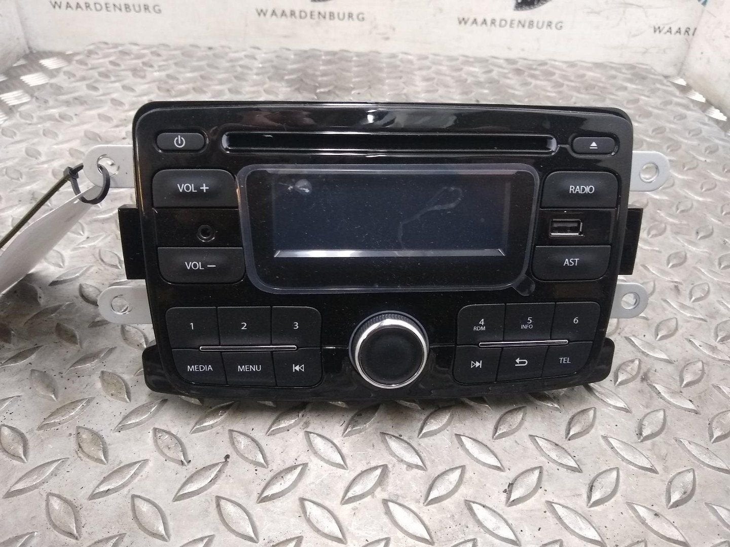 DACIA DUSTER RADIO 2019, Auto-onderdelen, Ophalen of Verzenden, Gebruikt, Stiba lid