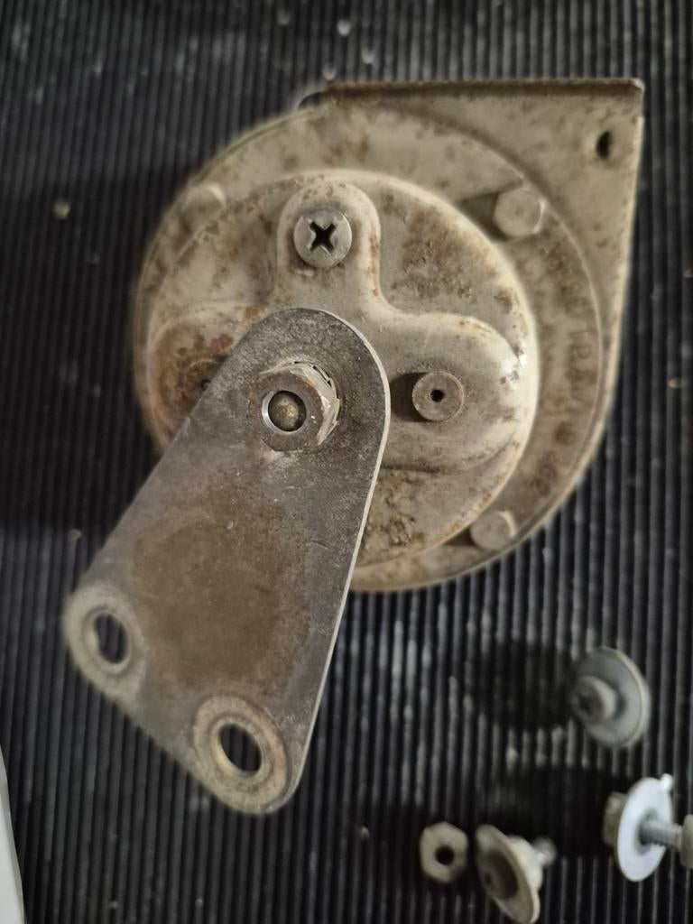 Klaxon Honda C110, modèle français., Vélos & Vélomoteurs, Pièces de cyclomoteur | Oldtimers & Ancêtres, Enlèvement ou Envoi