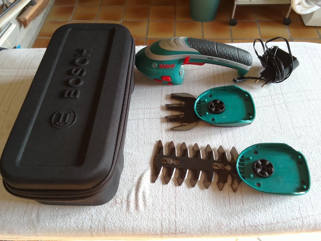 Cisaille bordure, Jardin & Terrasse, Coupe-bordures, Enlèvement, Comme neuf, Batterie, BOSCH