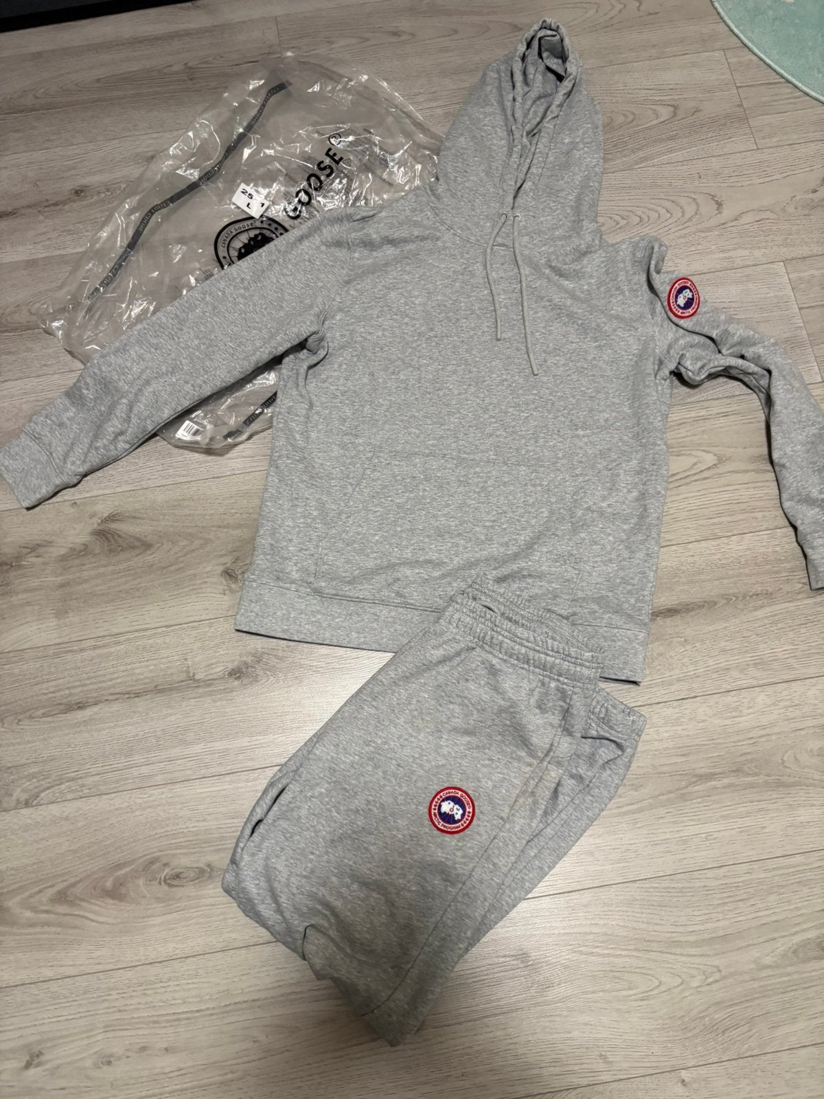 Canada goose trainingspak + muts, Ophalen of Verzenden, Zo goed als nieuw, Maat 52/54 (L), Pak