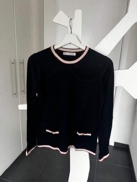 pull spécial bleu foncé avec bordure Sfera taille M, Enlèvement ou Envoi, Comme neuf, Taille 38/40 (M)