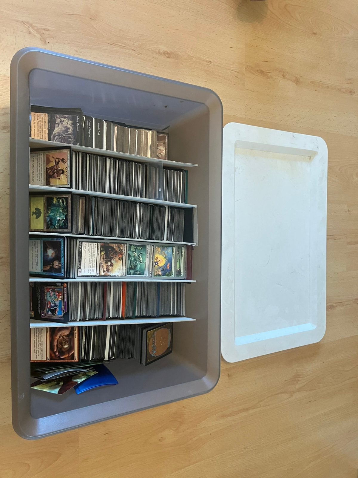Box met Magic The Gathering kaarten, Hobby en Vrije tijd, Verzamelkaartspellen | Magic the Gathering, Ophalen