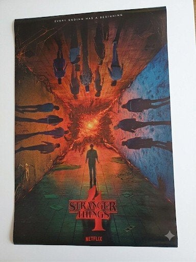 Stranger Things 4 Poster – Splinternieuw!, Collections, Posters & Affiches, Enlèvement, Neuf, Rectangulaire vertical, Cinéma et TV