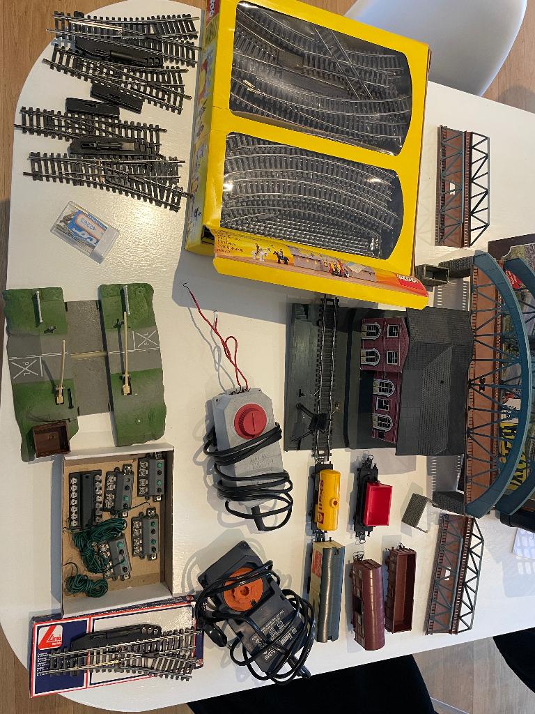 Caisse rails et accessoires pour train électrique Lima, Hobby en Vrije tijd, Modeltreinen | H0, Rails, Lima, Analoog, Ophalen