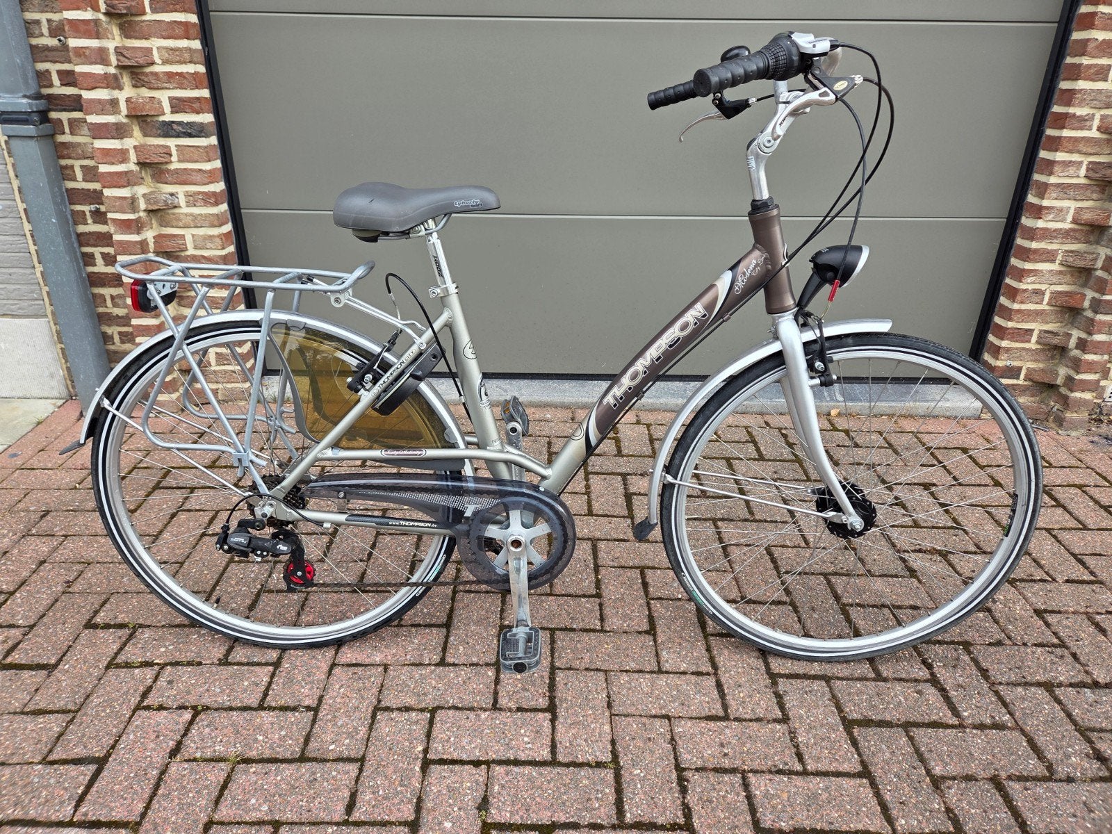 VÉLO 7 VITESSES THOMPSON POUR FEMMES, Enlèvement