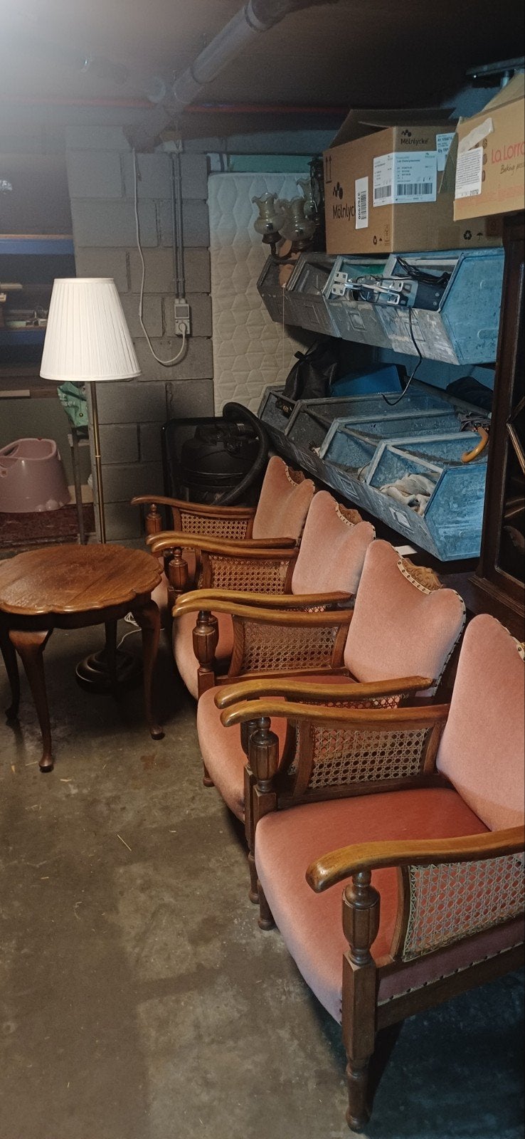 Antiek setje. 4 stoelen en tafeltje Proper en niet beschadig, Antiek en Kunst, Ophalen