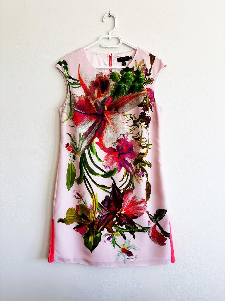 Ted Baker roze jurk  gedurfde rits & plissé  maat 2 (38/40), Kleding | Dames, Maat 38/40 (M), Verzenden, Zo goed als nieuw, Knielengte