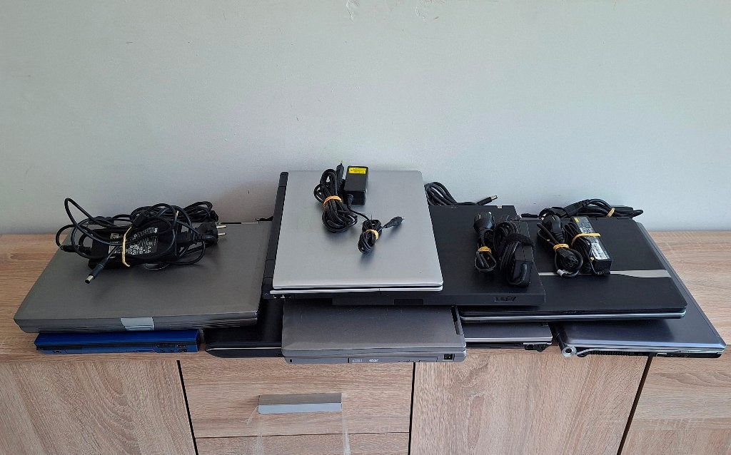 UN Lot unique de 9 anciens portables, à finir ou réviser., Computers en Software, Windows Laptops, Gebruikt, HDD, 2 tot 3 Ghz