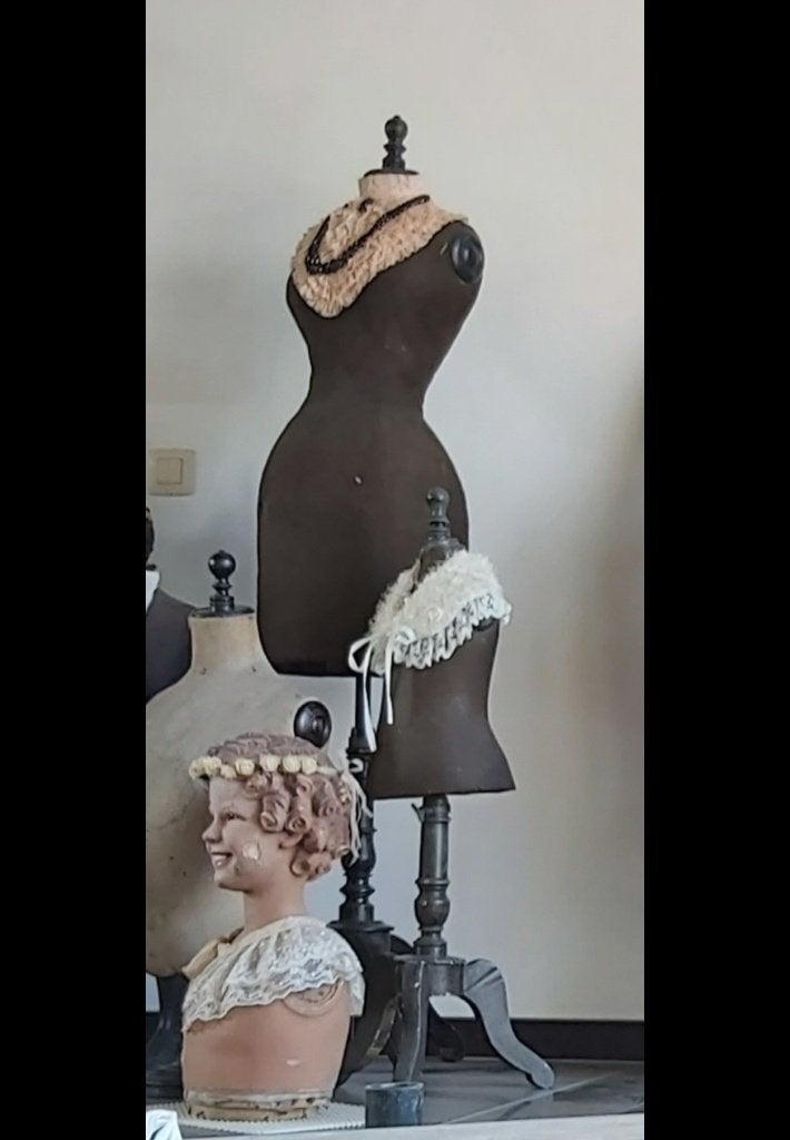 Oude paspop met lange rok, Antiek en Kunst, Ophalen