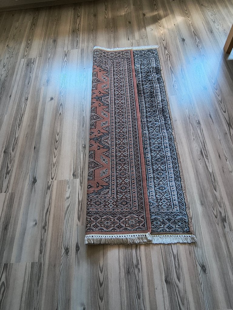 Pakistaans tapijt, Enlèvement