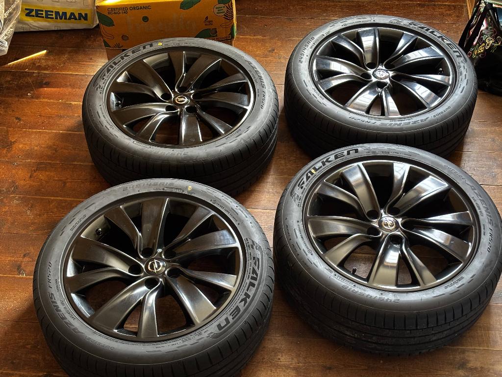 Pneus été NEUF - Opel Astra GTC j - jantes 5x115 - 18 pouces, Neuf, 245 mm, Véhicule de tourisme, Pneus été