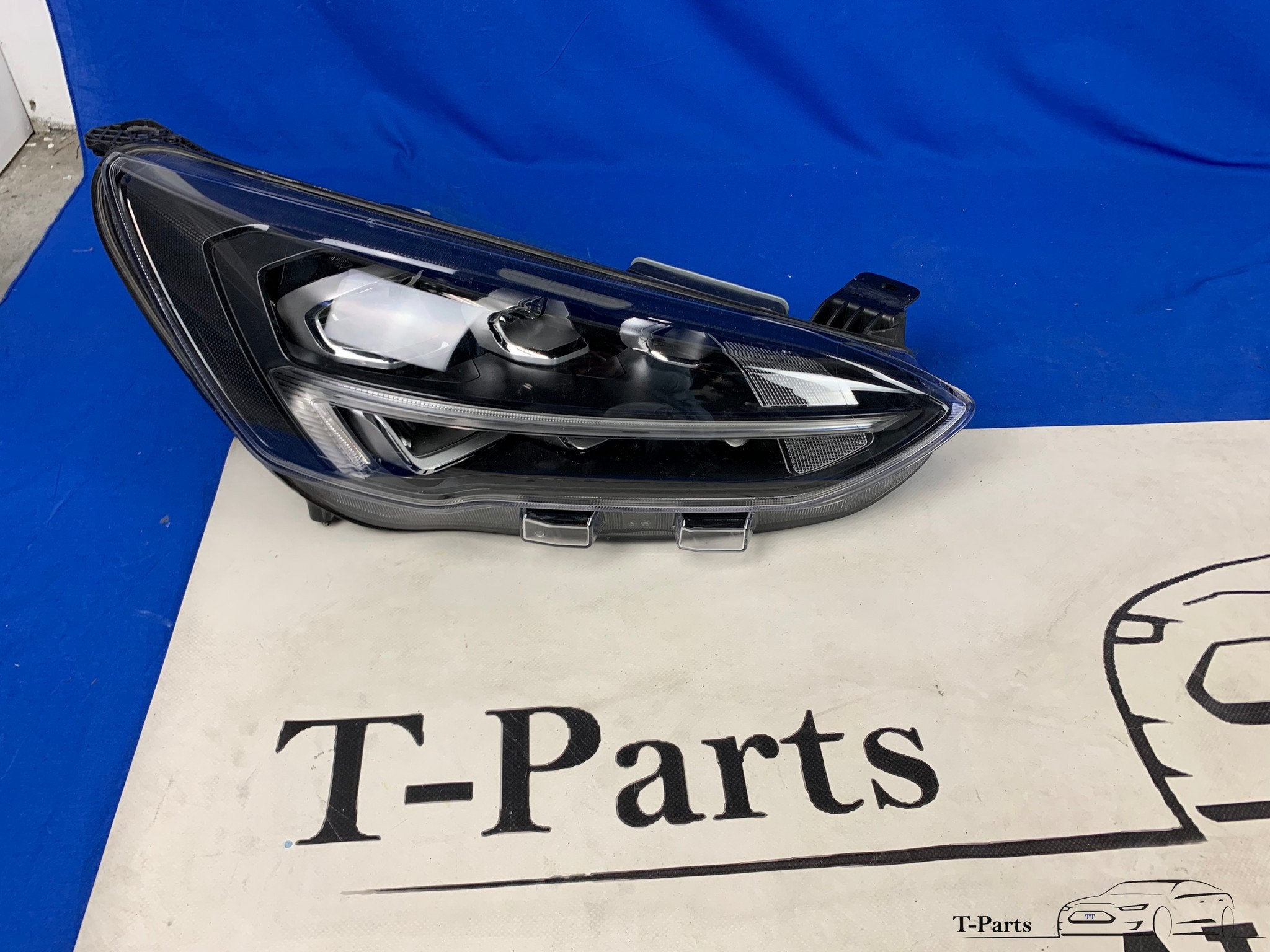Ford focus koplamp rechts LED lamp JX7B-13E014-CD, Info@fabrikant.eu, Ford, Fabrikantstraat 1
1000 AA  Amsterdam, Fabrikant BV