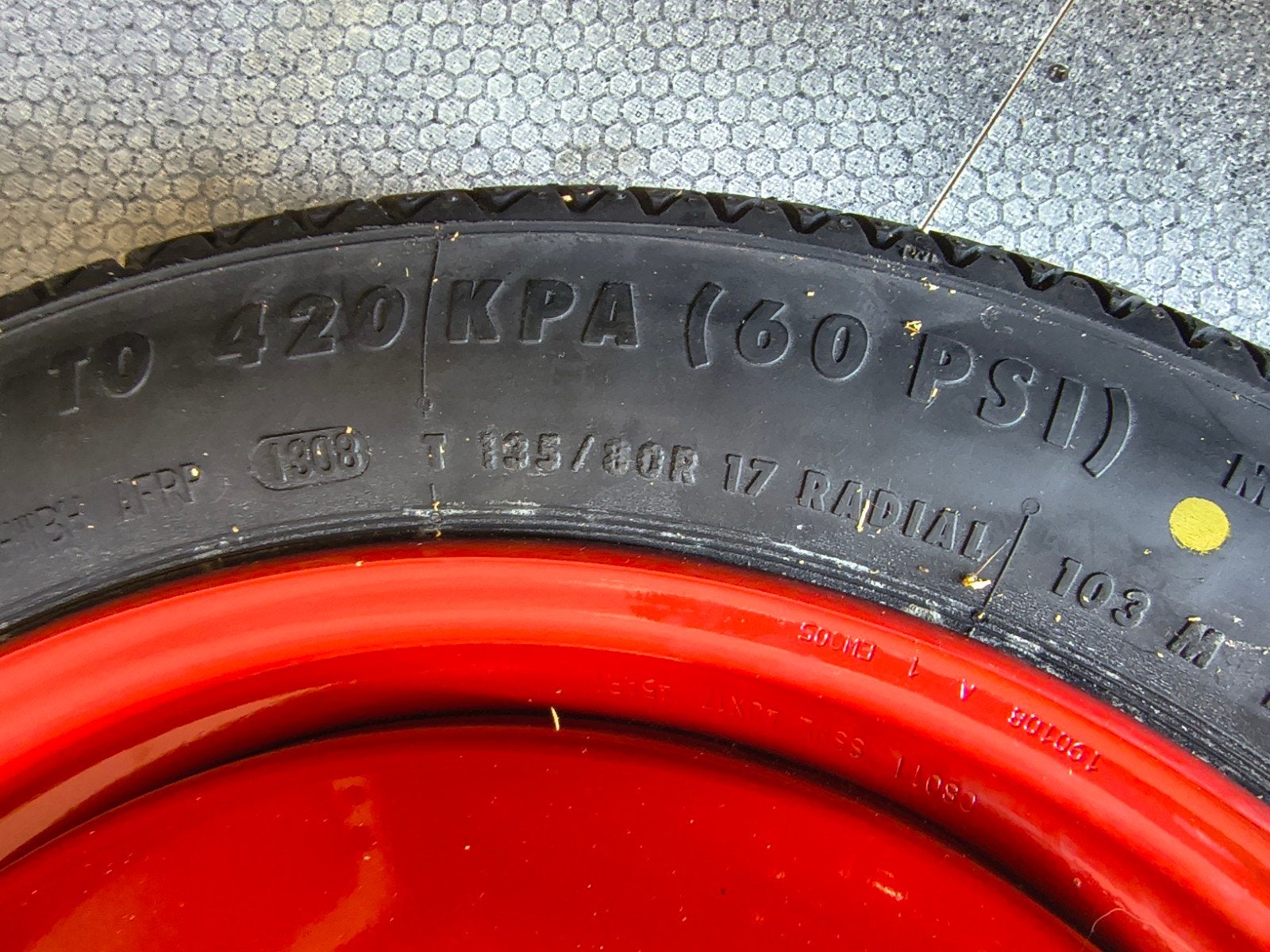 Pneu de secours Continental S-Contact T135/80 R17 103 m, Enlèvement, Neuf