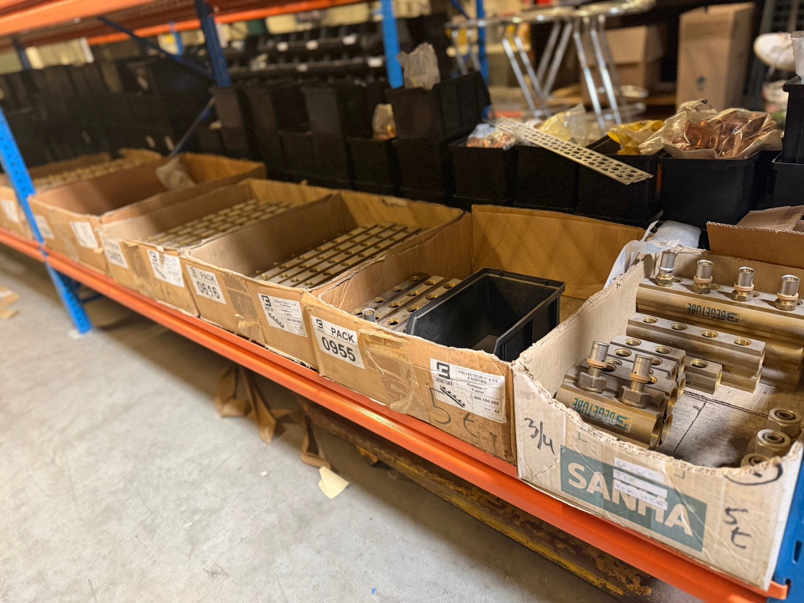 LOT DE COLLECTEURS DE CHAUFFAGE EN LAITON – NEUFS