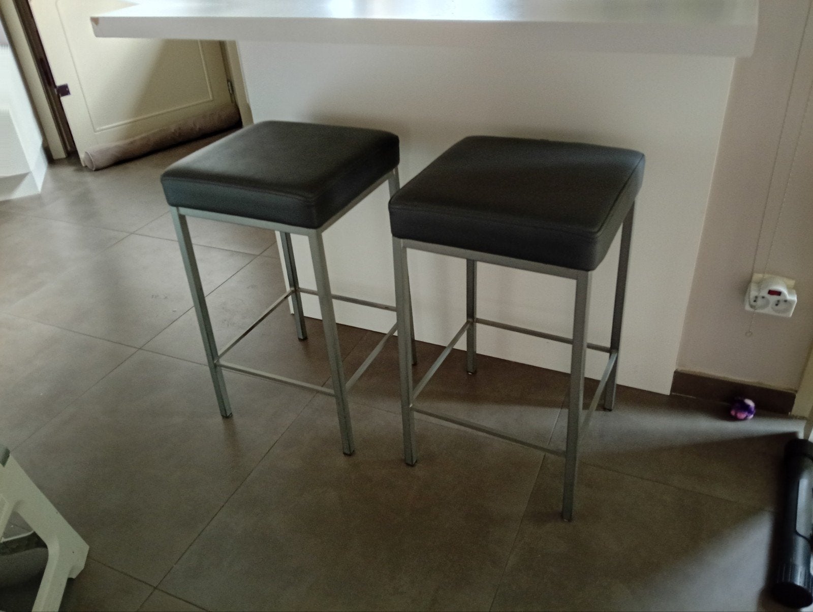 2 barkrukken in leder hoogte 65cm, Huis en Inrichting, Ophalen, 60 tot 90 cm, Leer, Zo goed als nieuw