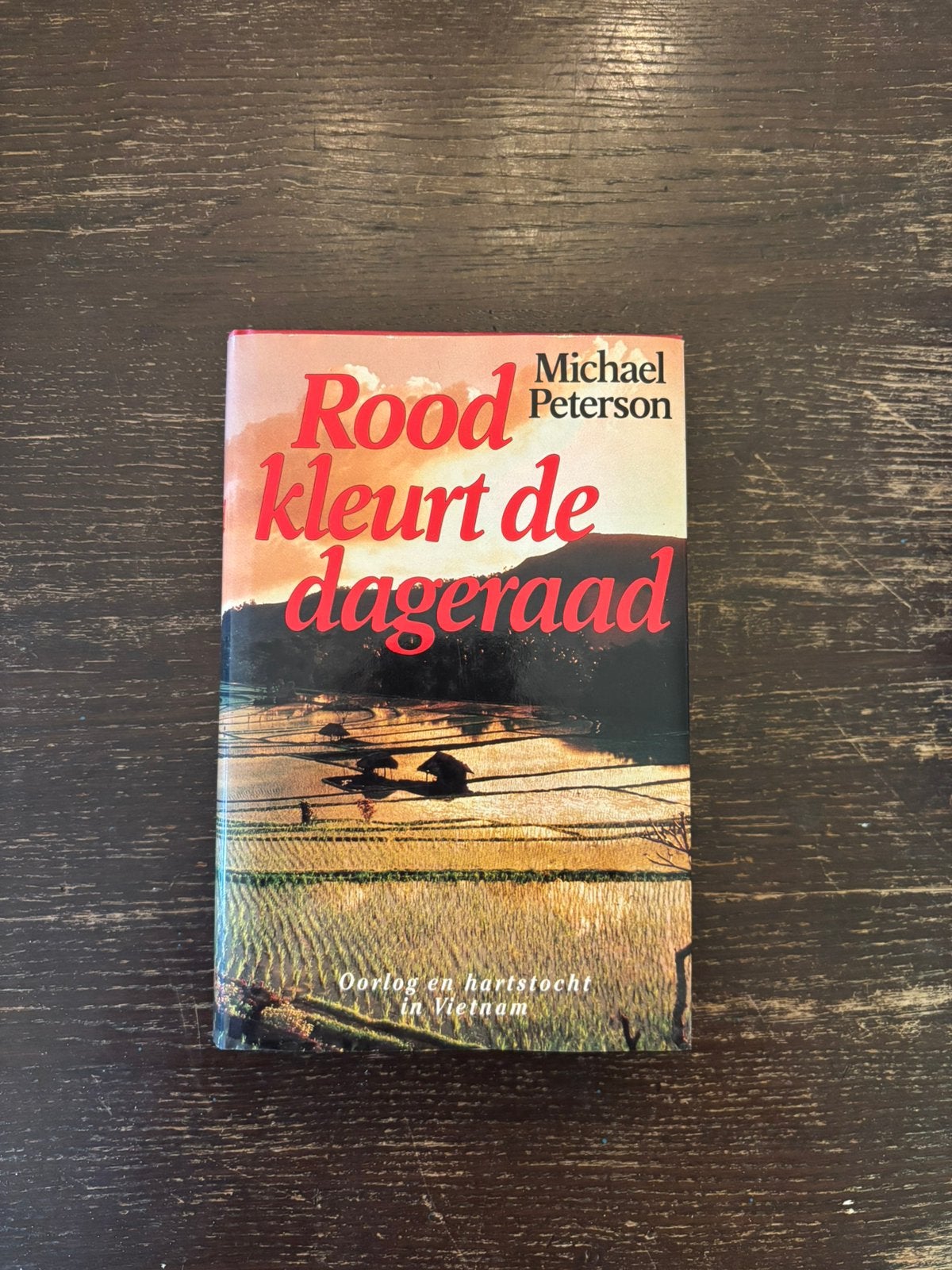 Rood kleurt de dageraad - Michael Peterson, Ophalen of Verzenden, Zo goed als nieuw