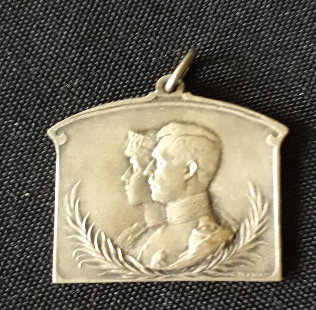 2 medailles Albert 1,1915-16, boyscout en schoolkinderen., Postzegels en Munten, Penningen en Medailles, Ophalen of Verzenden
