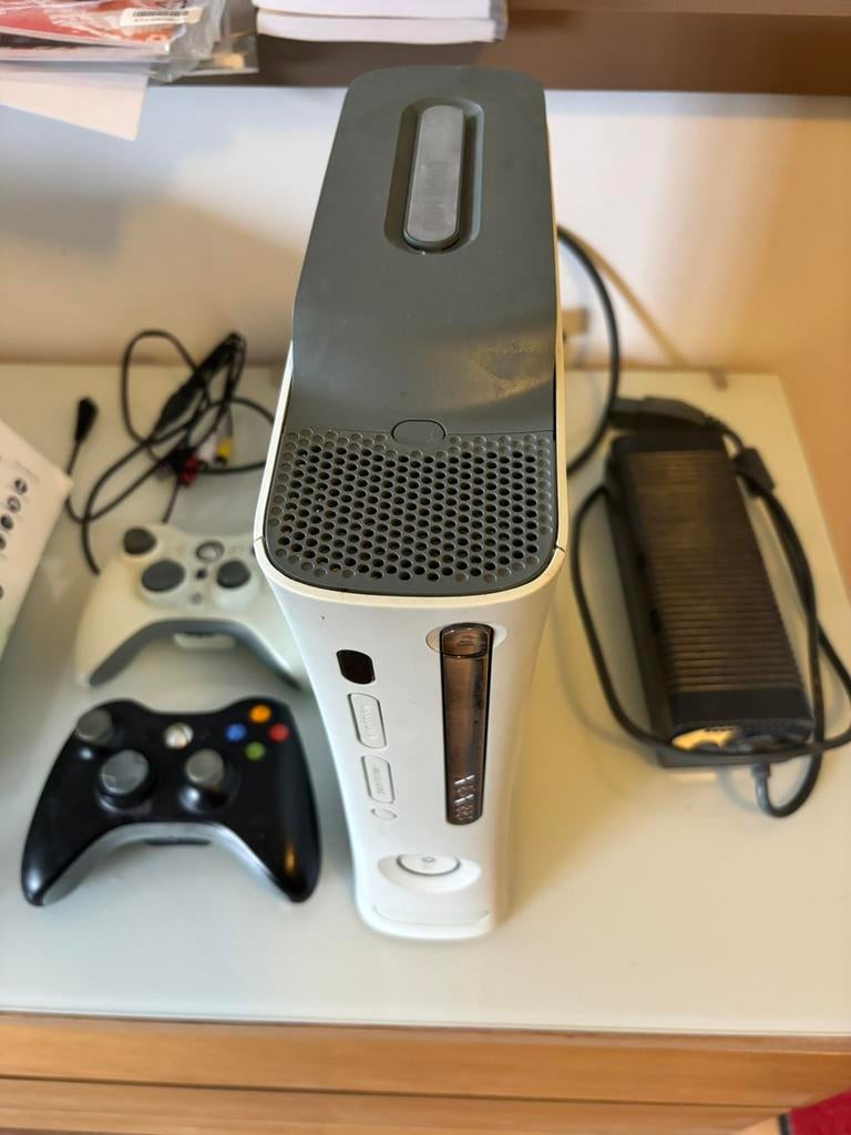 Xbox 360 complète + 9 jeux + 2 manettes + boîte d’origine, Enlèvement ou Envoi, Comme neuf