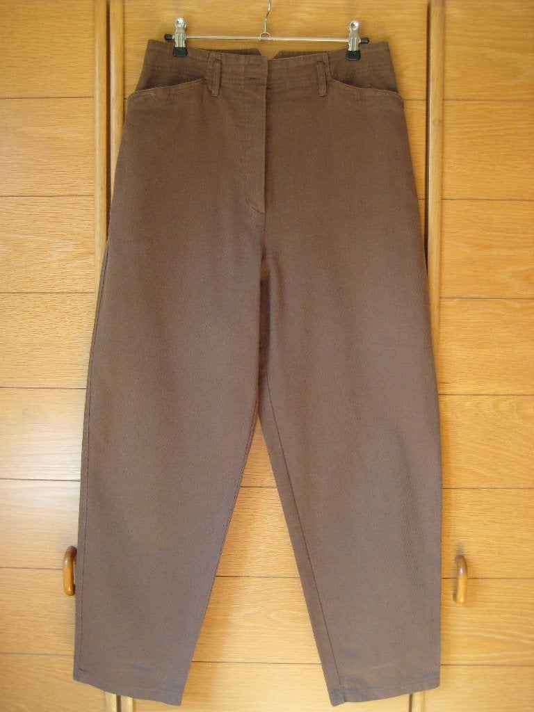 Sportieve bruine damesbroek – maat 42, Kleding | Dames, Bruin, Maat 42/44 (L), Ophalen of Verzenden, Zo goed als nieuw