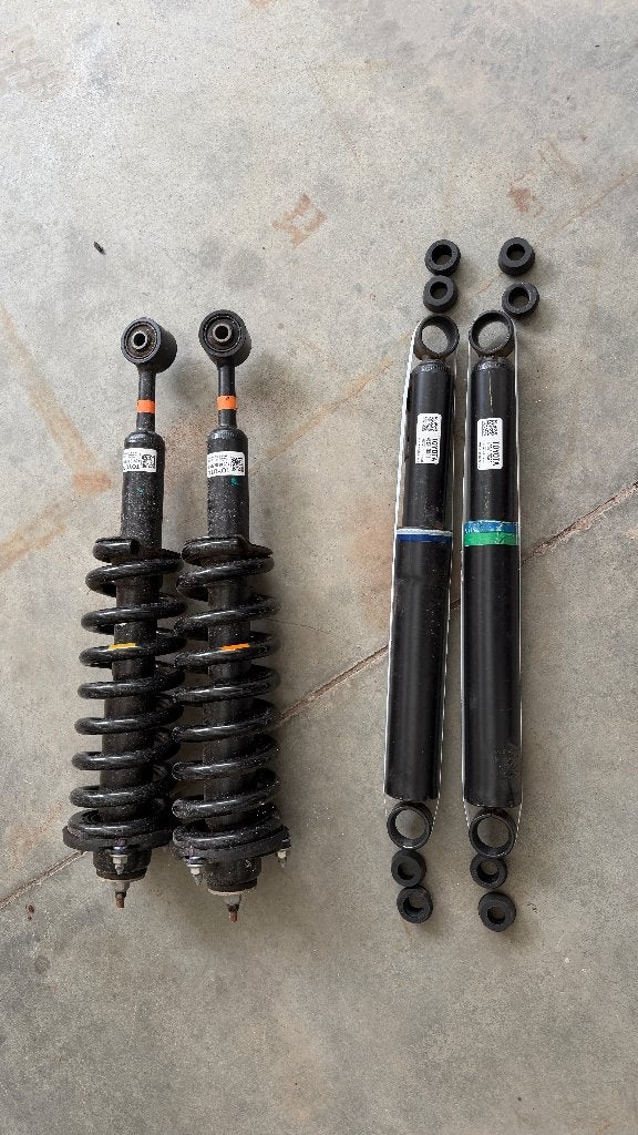 KIT DE SUSPENSION COMPLET D'ORIGINE POUR TOYOTA HILUX 2024, Enlèvement, Neuf, Arrière, Toyota