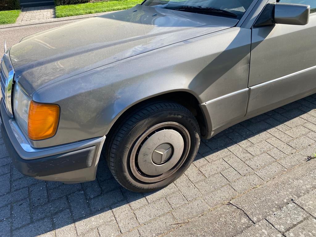 Mercedes 200D oldtimer, foto 8