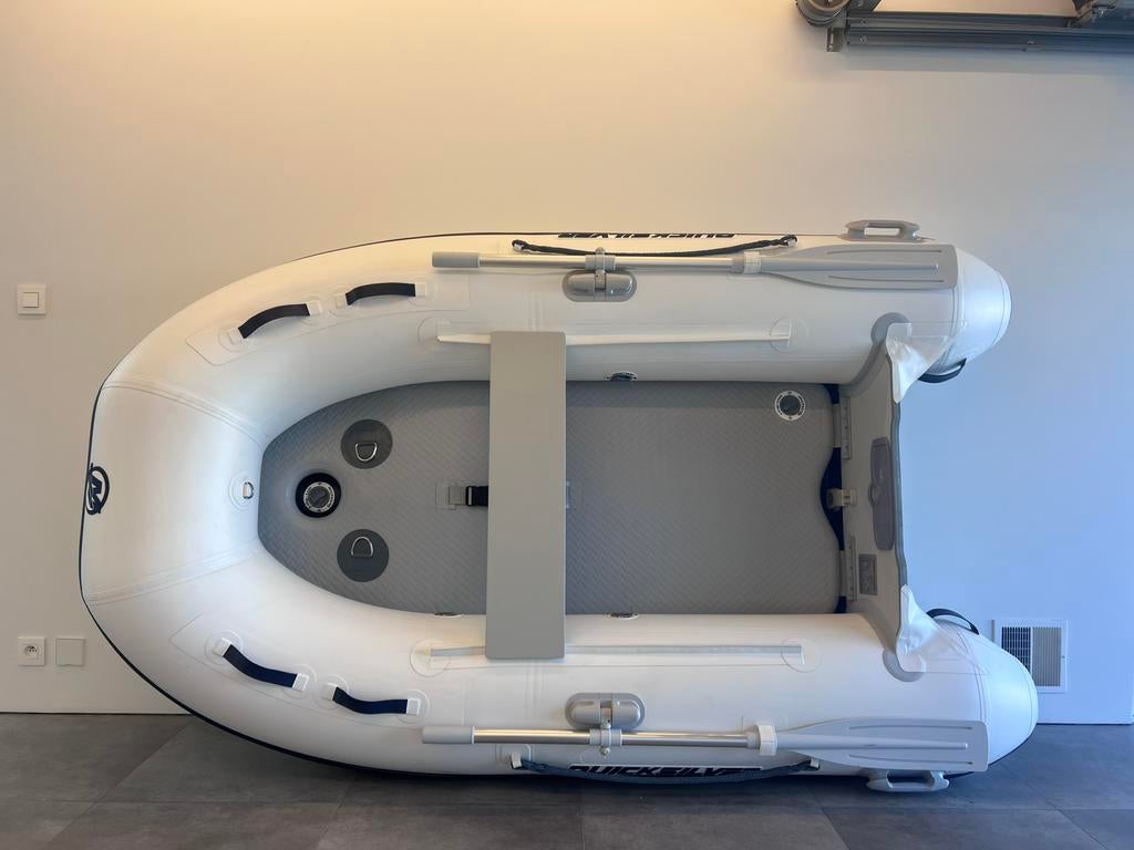 Quicksilver airdeck 250 / VAARKLAAR / 2024, Watersport en Boten, Rubberboten, Ophalen, Zo goed als nieuw, Benzine, Minder dan 70 pk