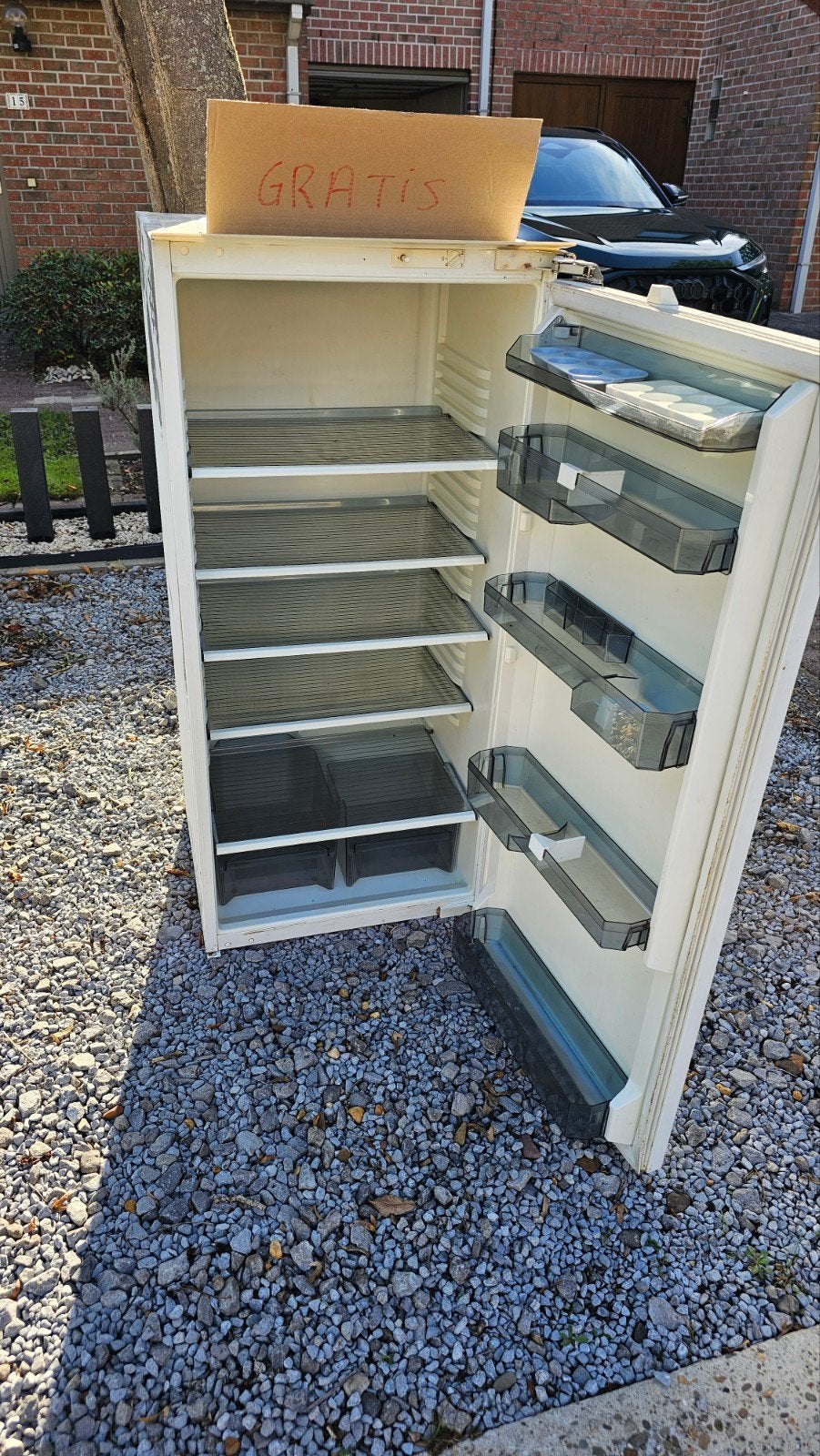 Gratis oude werkende inbouw frigo, Ophalen, 150 tot 200 liter, 120 tot 140 cm, 60 cm of meer