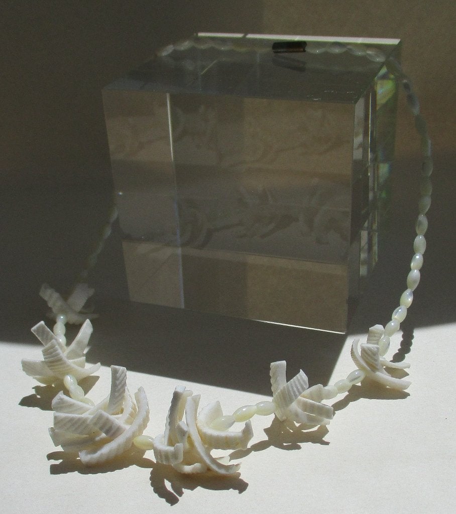 KSP01-Wit Parelmoer-Witte Schelp Rosetjes-combi-43cm., Bijoux, Sacs & Beauté, Bijoux anciens, Collier, Autres matériaux, Envoi