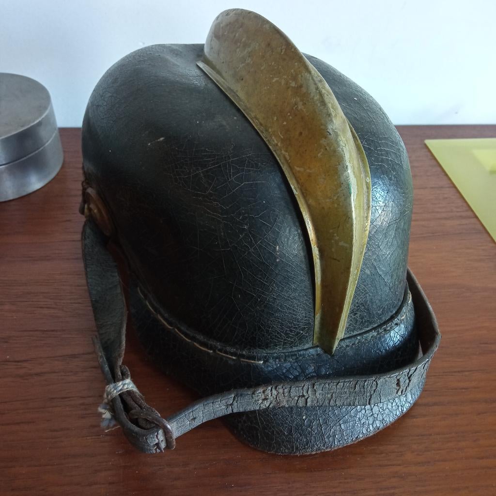 vieux casque de pompier, Enlèvement ou Envoi, Autres, Casque ou Béret
