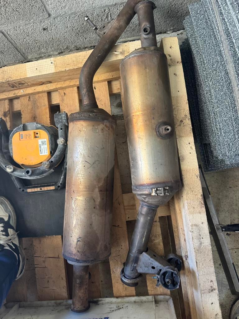 2x katalysatoren, Ophalen