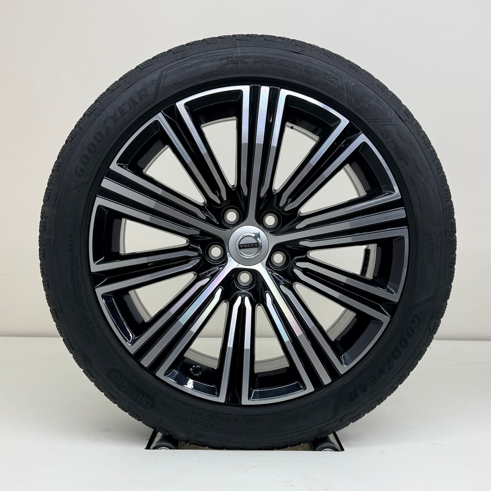 Volvo V60 / S60 - 18 inch - winterbanden, Autos : Pièces & Accessoires, Pneus et Jantes, Pneus hiver, Enlèvement ou Envoi, Véhicule de tourisme