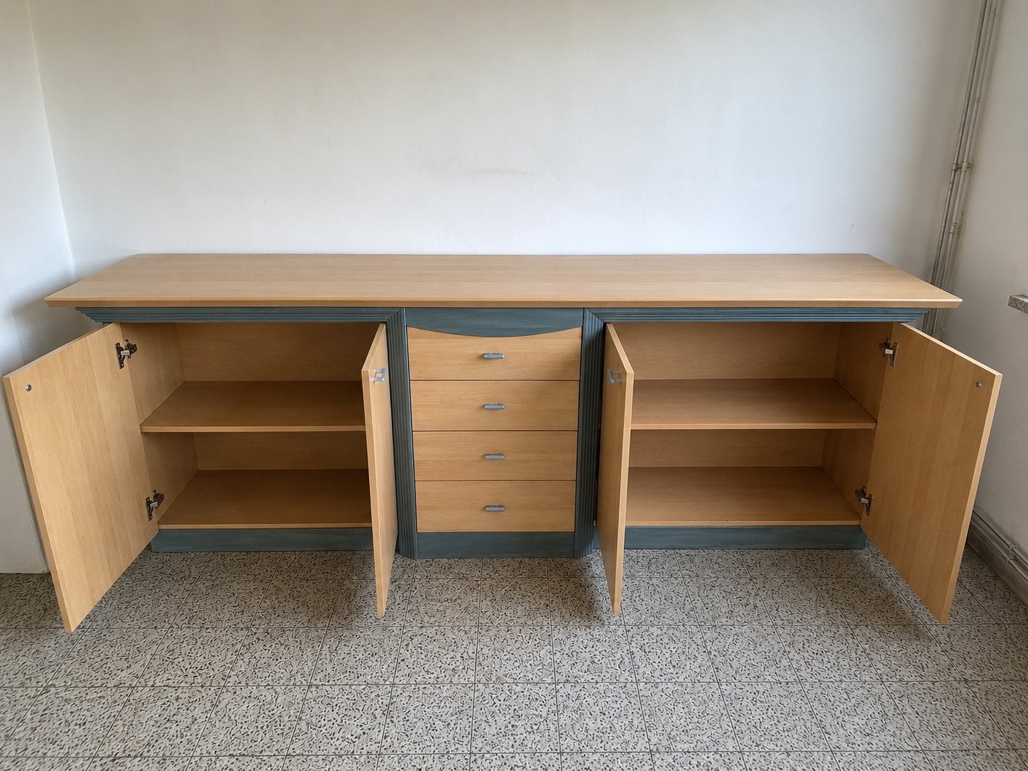 Grote dressoirkast / buffetkast, Huis en Inrichting, Bureaus, Zo goed als nieuw, Opbergruimte, Ophalen