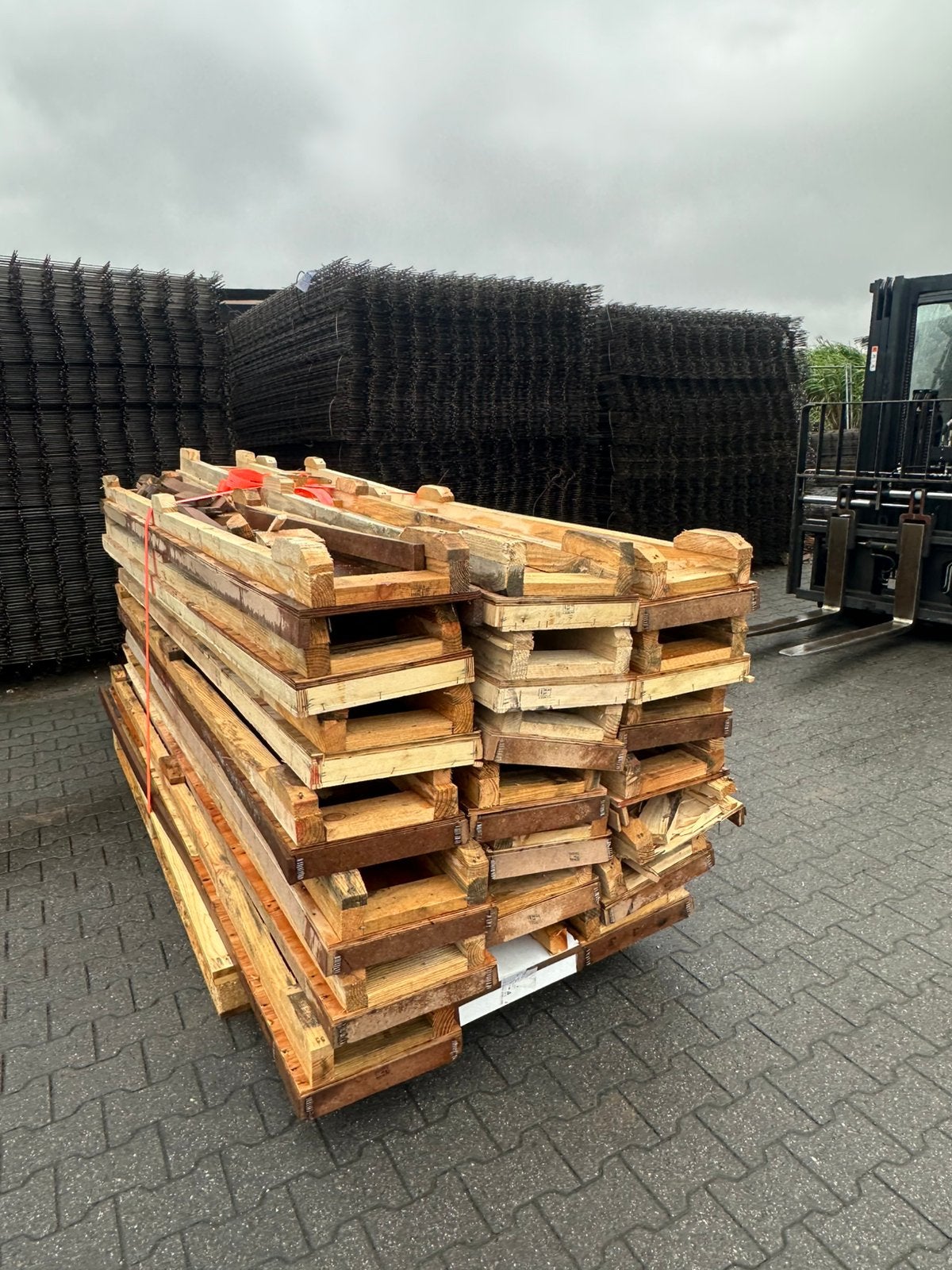 Gratis Vuren kepers Vuren Pallets / Stookhout - 40x300cm, Doe-het-zelf en Bouw, Ophalen of Verzenden, Zo goed als nieuw, Vuren