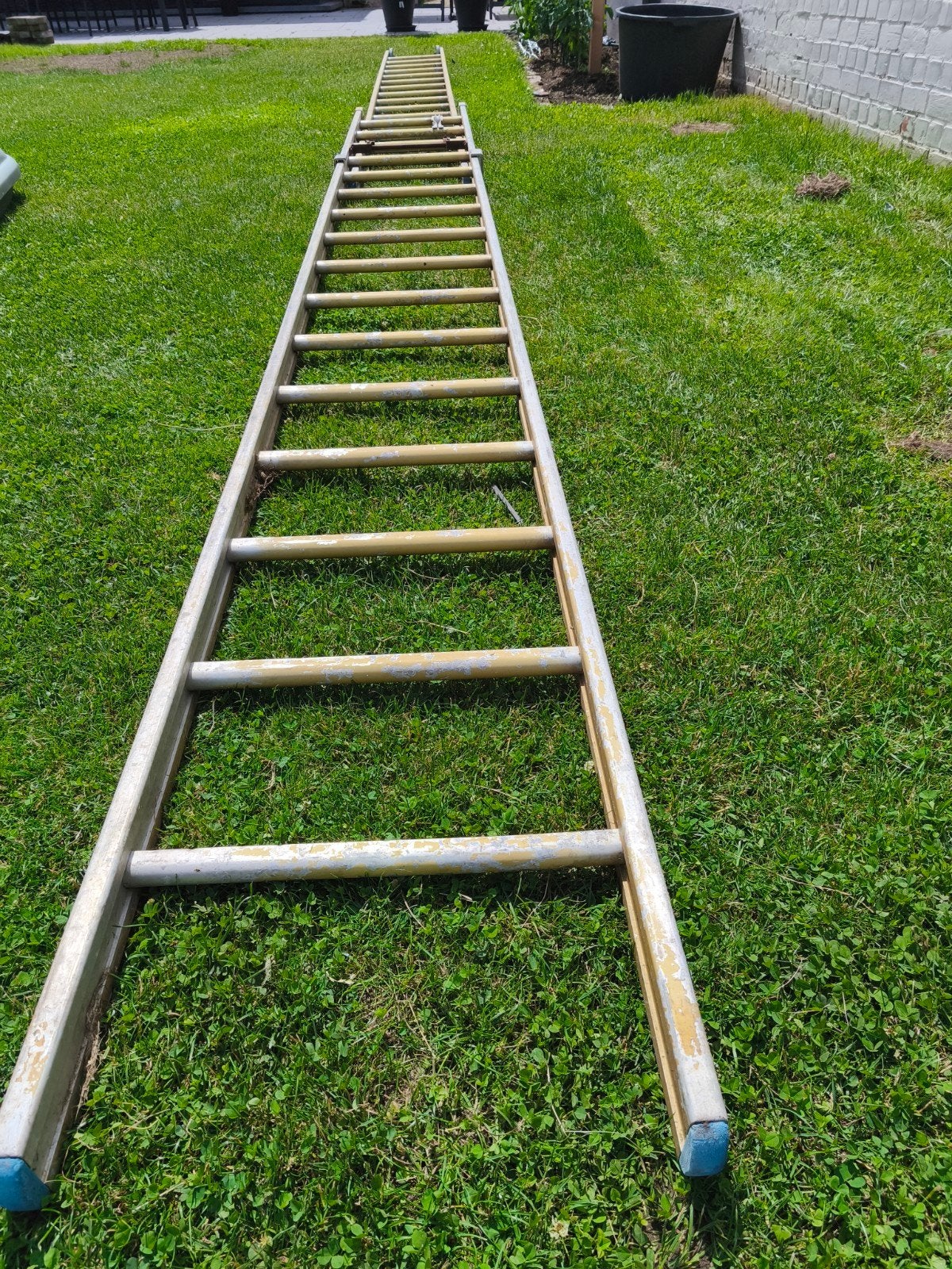 Ladder totale lengte 7,5 meter - 32 treden/sporten, Bricolage & Construction, Échelles & Escaliers, Enlèvement, Échelle
