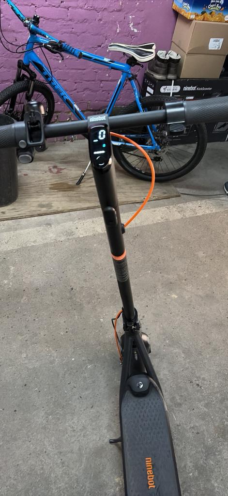 Ninebot f2 pro, Fietsen en Brommers, Steps, Ophalen of Verzenden, Zo goed als nieuw, Elektrische step (E-scooter)