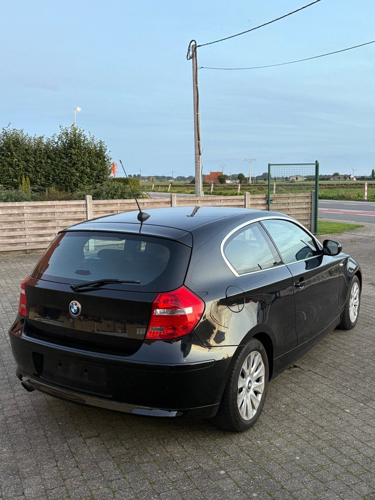 BMW Série 1 2.0 Essence 2010 - Look M - Avec contrôle, Autos, 90 kW, Euro 5, Achat, https://public.car-pass.be/vhr/c152a4e7-fb3f-43fa-a7dc-74d4d7