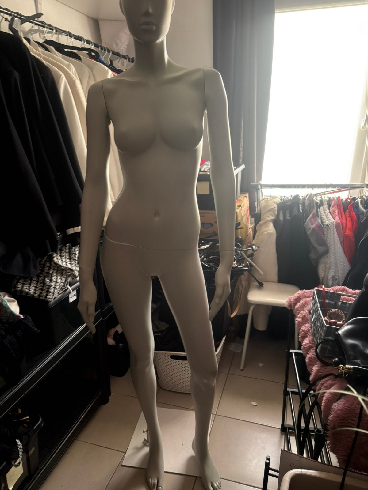 Etalage pop met staander, Ophalen