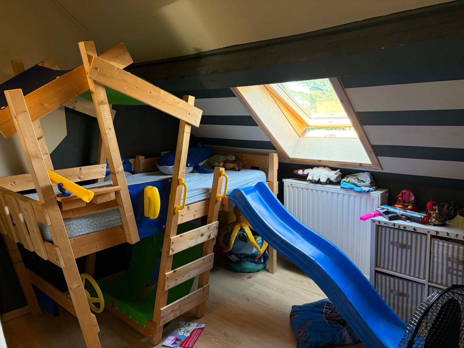Lit mezzanine avec toboggan et aire de jeux, Enlèvement, Comme neuf, Lit mezzanine
