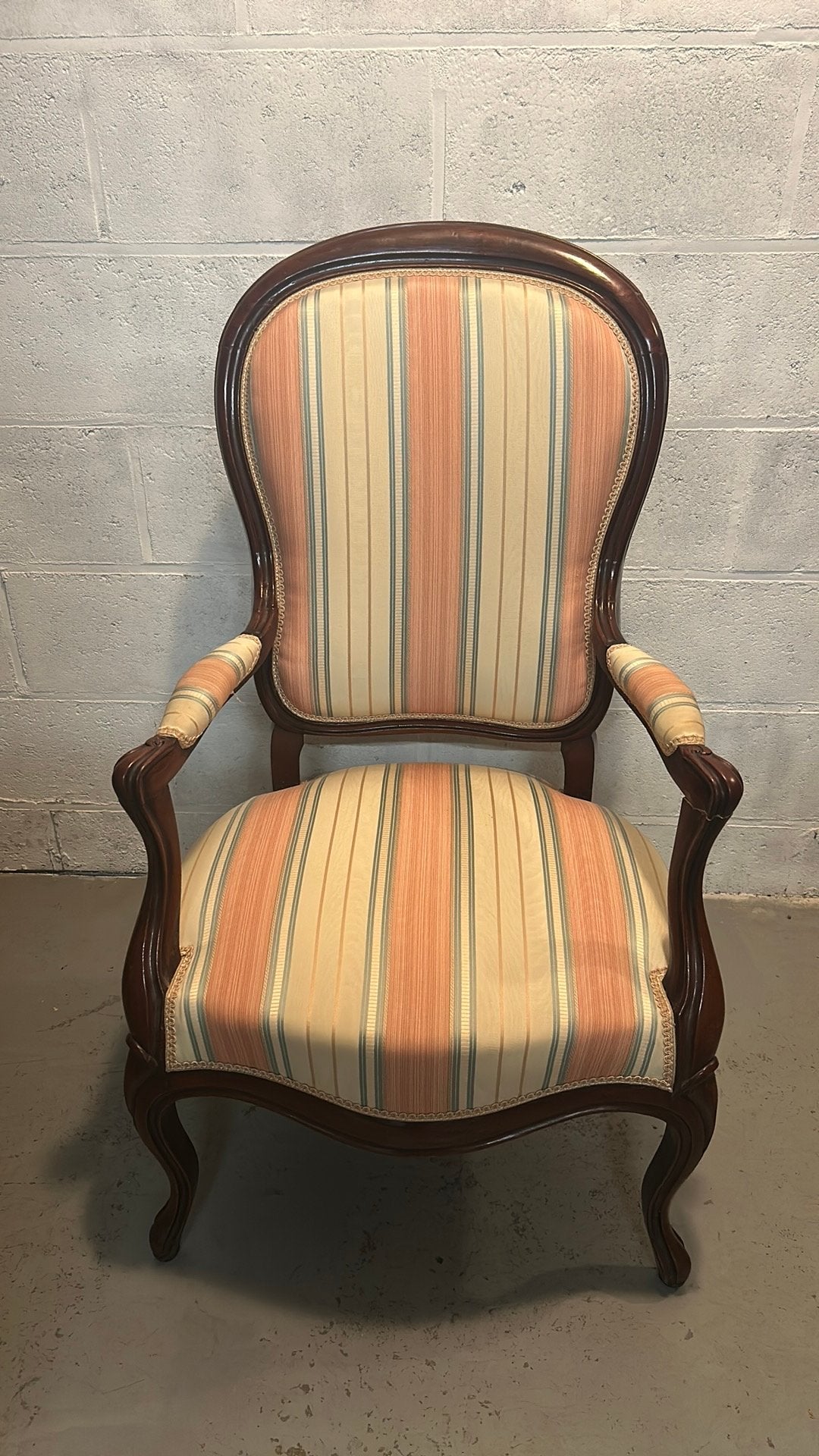 Fauteuil Louis Philippe, Enlèvement