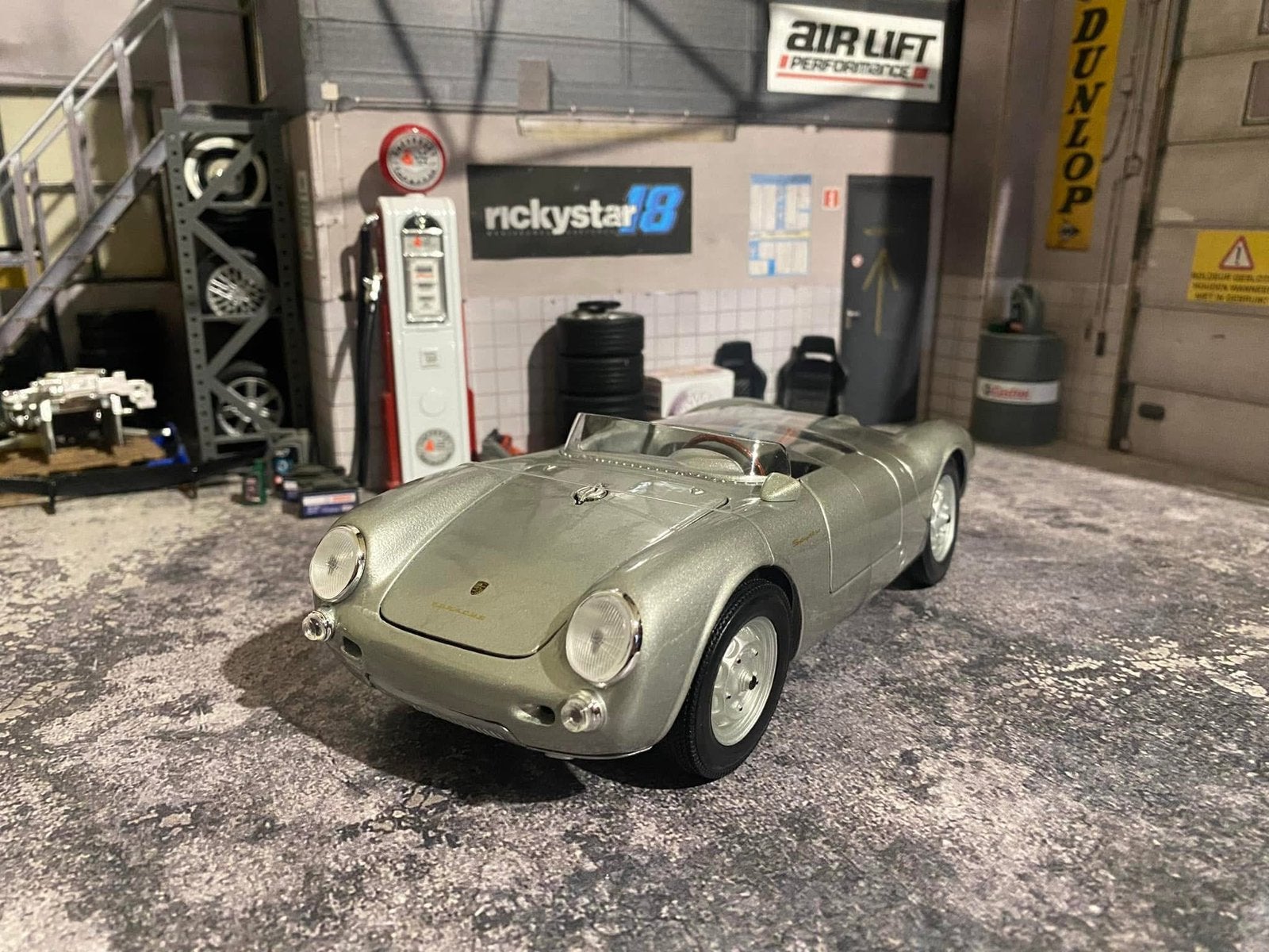 1:18 Porsche 550 A Spyder - neuve dans sa boite, Enlèvement ou Envoi, Voiture, Maisto