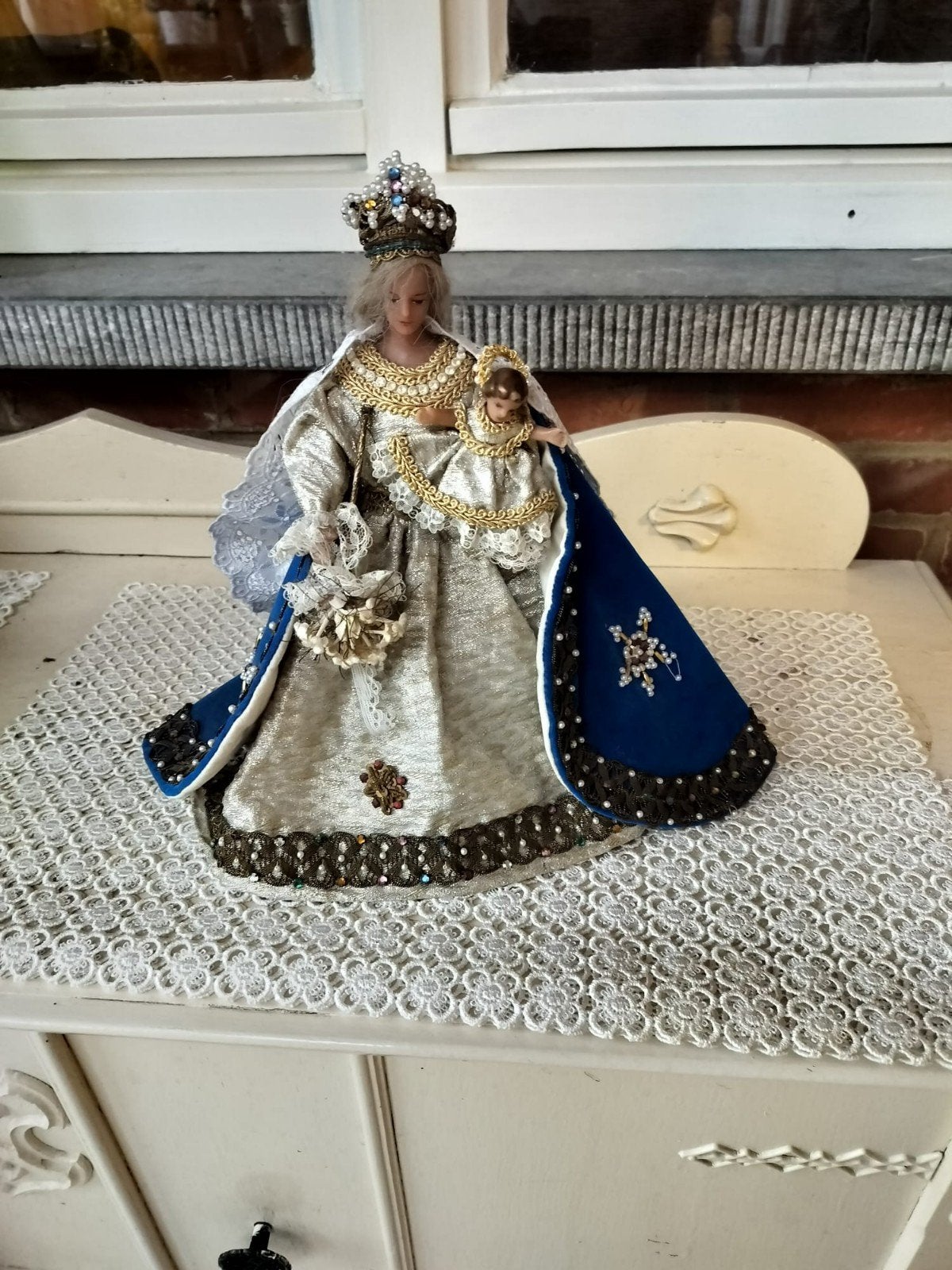 Maria met kindje Jezus, Ophalen