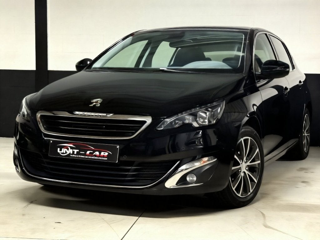 PEUGEOT 308 1.2i ALLURE 088.000KM! LED/ PANO/ NAVI/ GEKEURD✅, Auto's, Voorwielaandrijving, Stof, 1199 cc, Zwart
