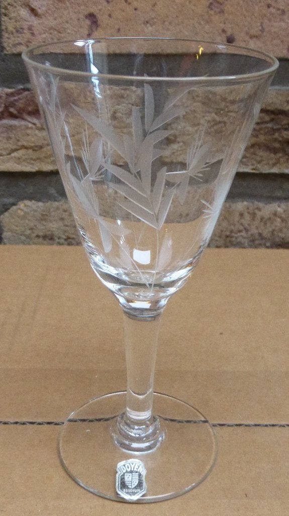 10 kristallen glazen met bladmotief - Doyen - 13.5 x 7 cm, Ophalen, Zo goed als nieuw, Overige typen