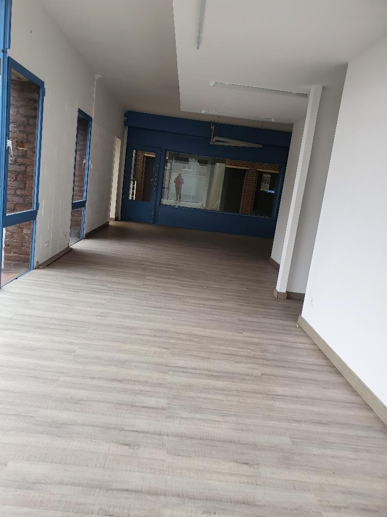 Handelspand kantoor of praktijkruimte shopping center GENK, Zakelijke goederen, 55 m², Huur, Praktijkruimte