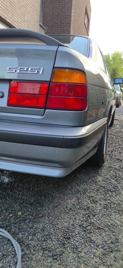 BMW E34 525i, Autos, Cuir, Argent ou Gris, 2500 cm³, Noir